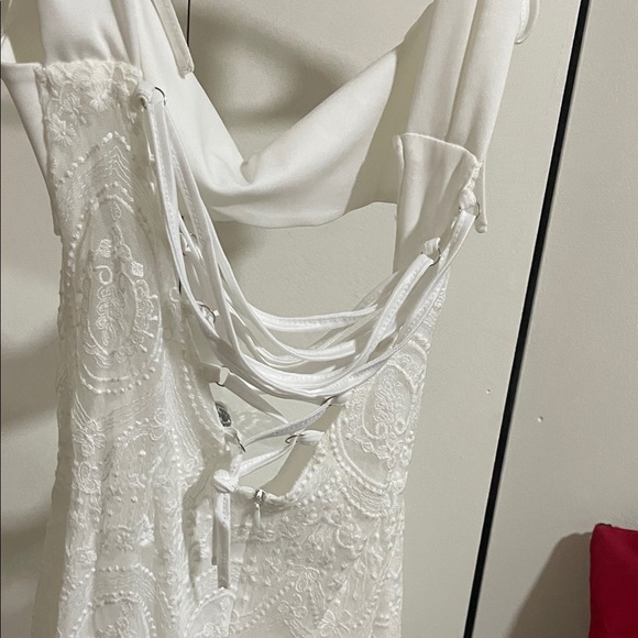 White Lace Tie-Back Summer Dress - Picture 4 of 5